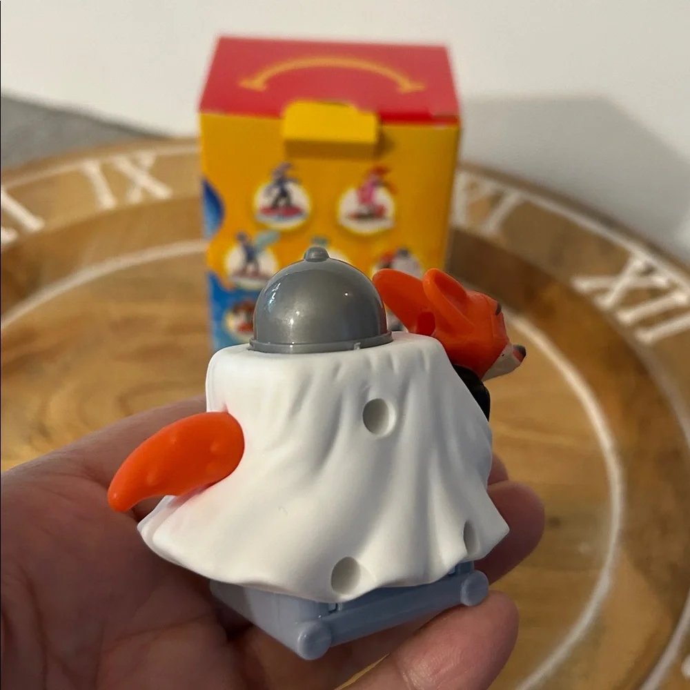 McDonald’s Zootopia Nick hiding out fox from happy meal toy NEW Fox 🦊